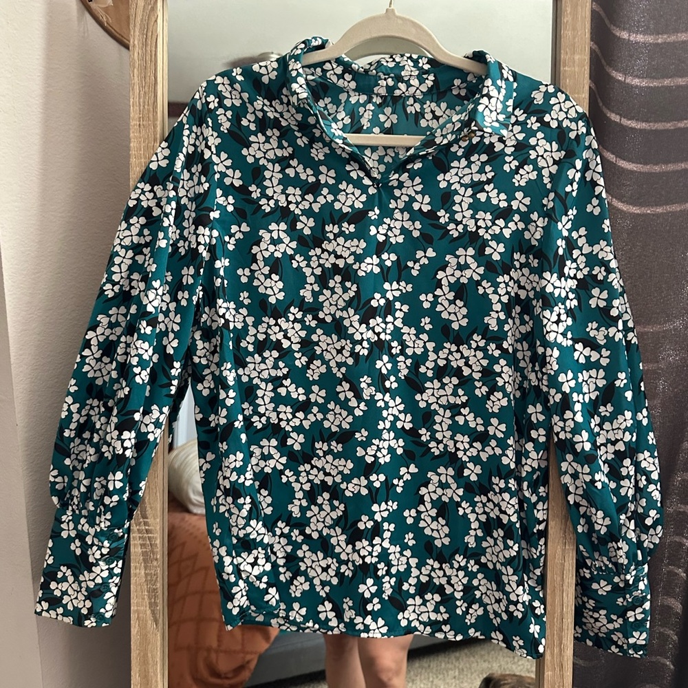 Floral Blouse. Size M